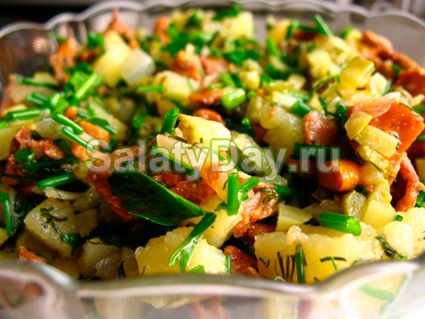 Салат с картофелем и жареными грибами